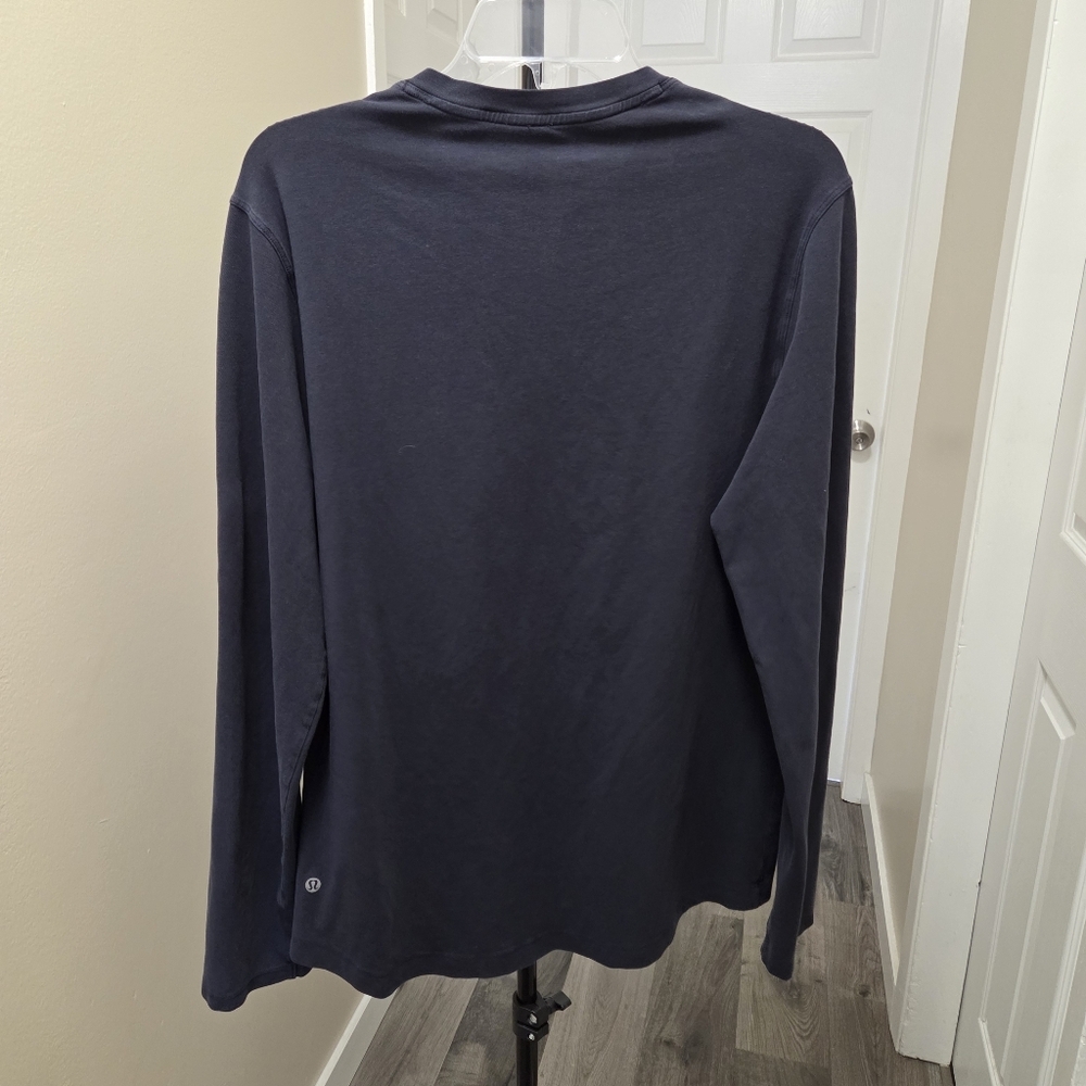Lululemon Athletica Black Long Sleeve Crew Pocket Shirt | Minimalist Athleisure - Picture 5 of 7
